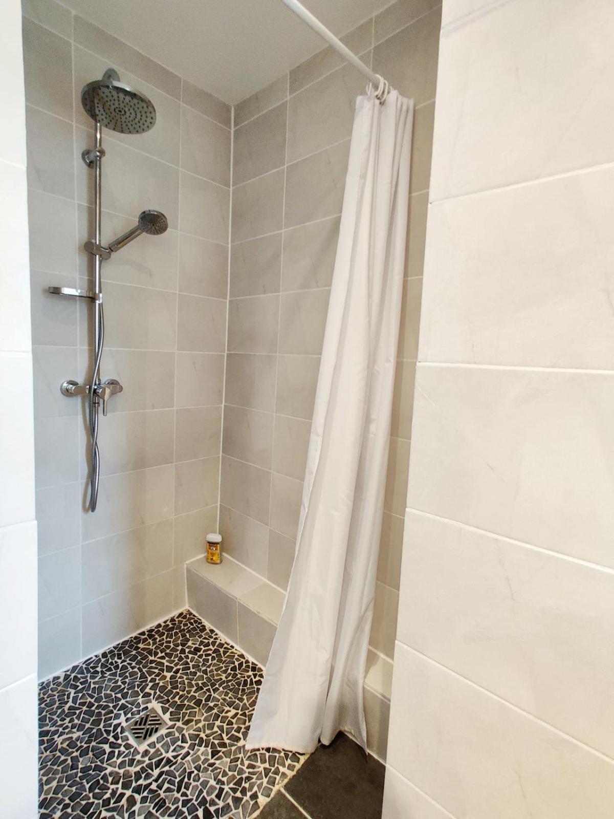 De La Fount Del Roy Holiday home Caussou